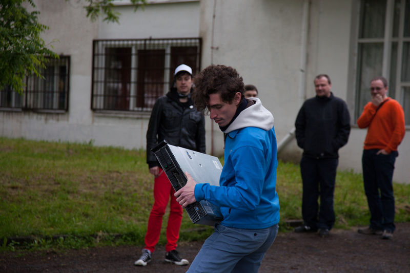 Hod serverem (soutěž na Strahově)