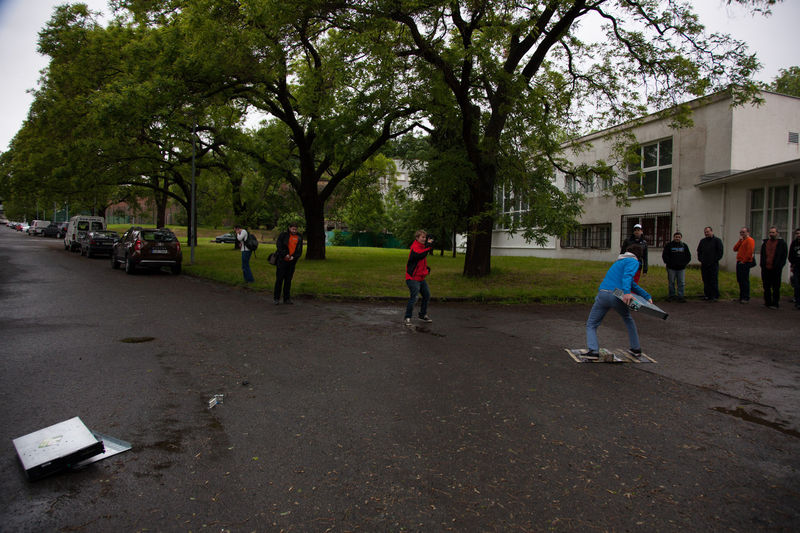 Hod serverem (soutěž na Strahově)