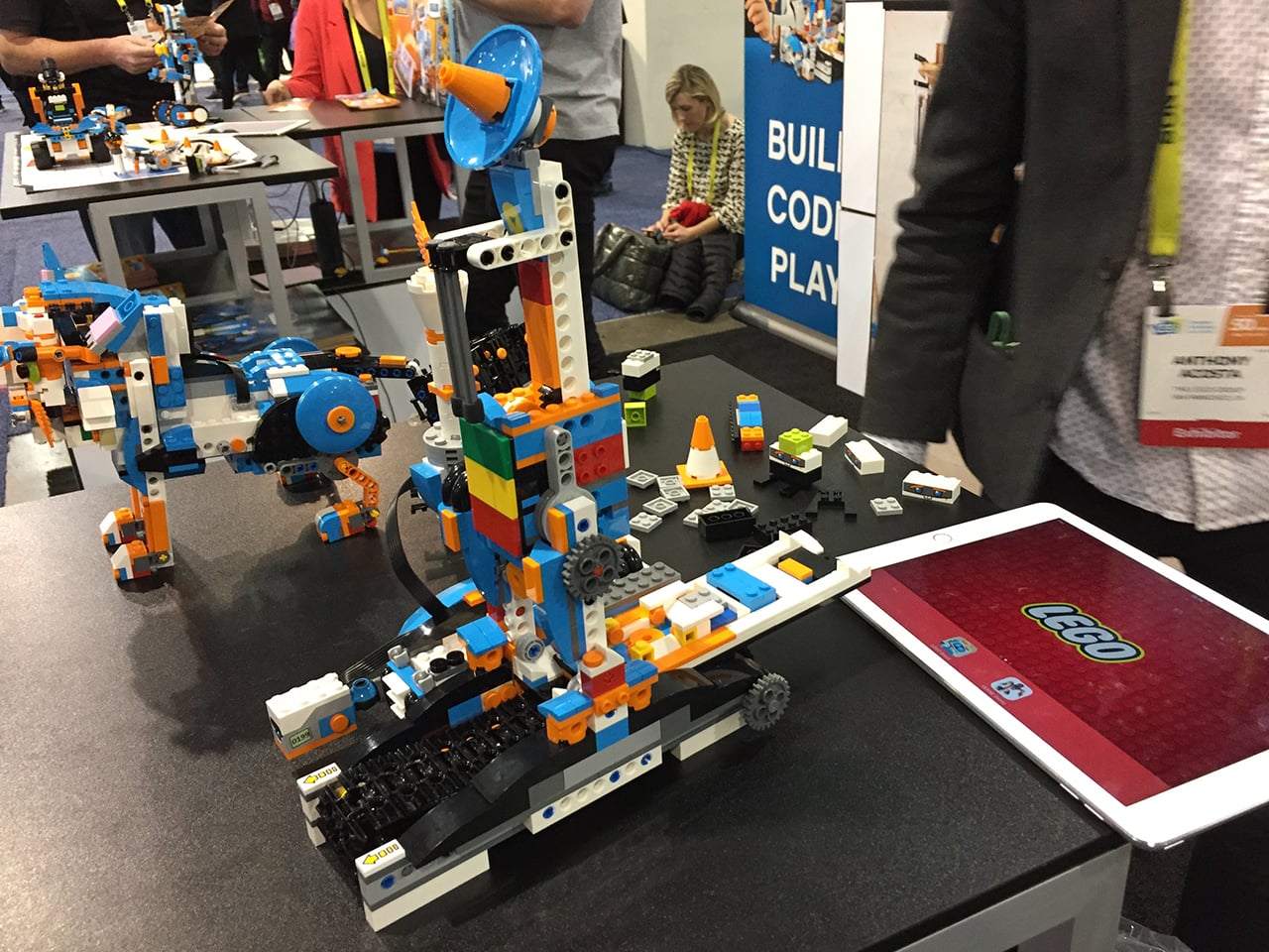 Lego Boost a další programovatelné stavebnice na CES 2017