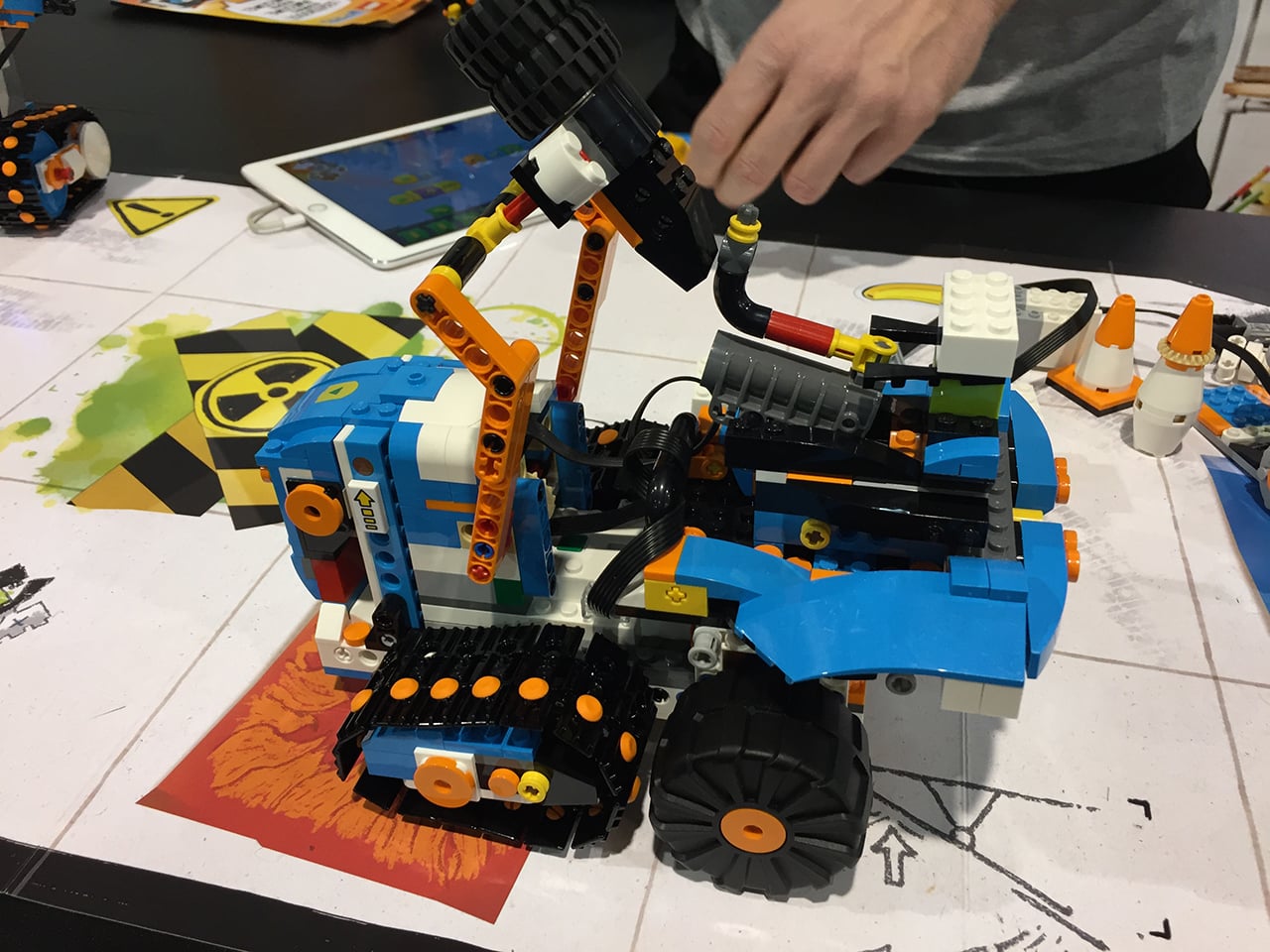 Lego Boost a další programovatelné stavebnice na CES 2017