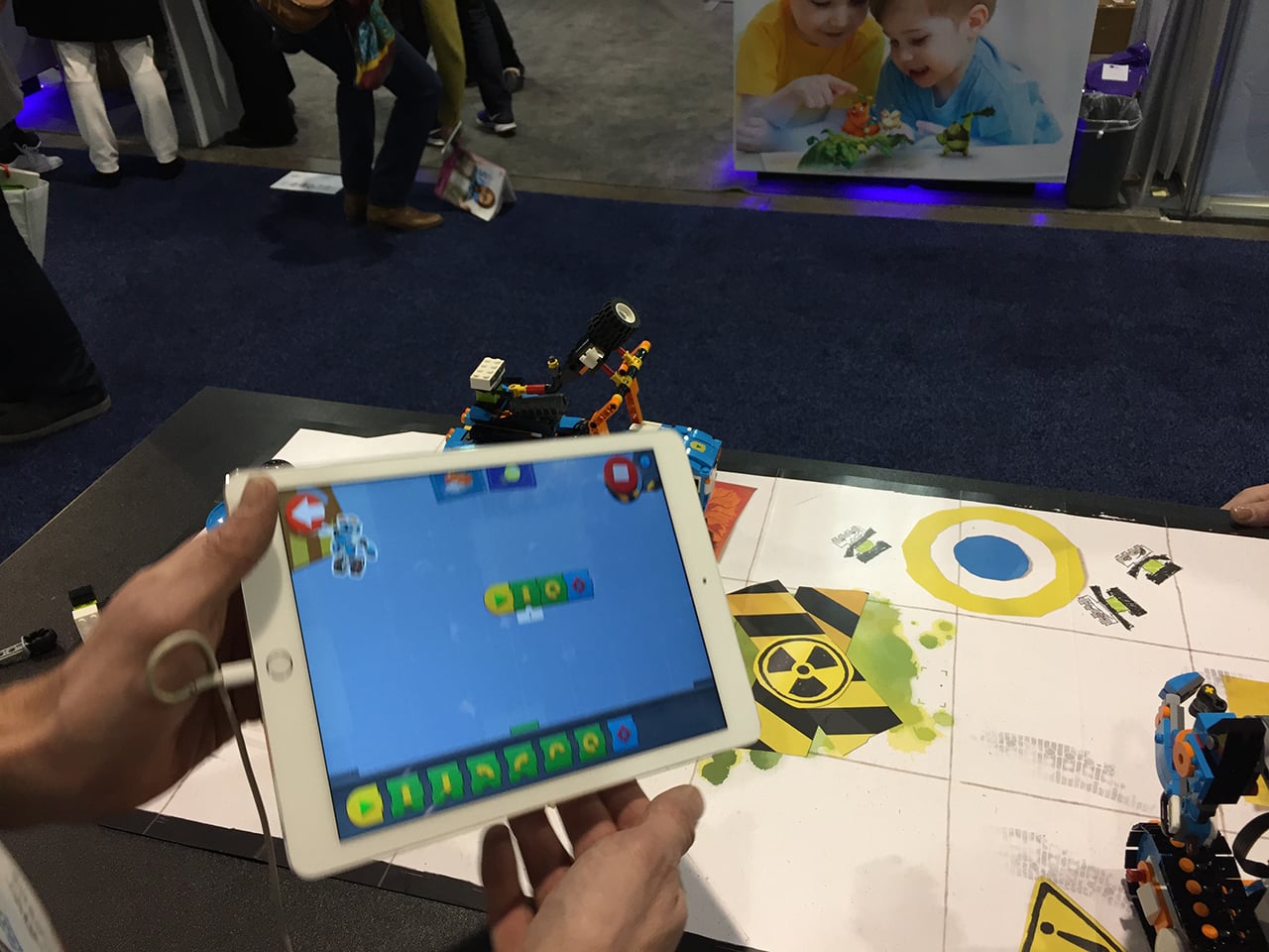 Lego Boost a další programovatelné stavebnice na CES 2017