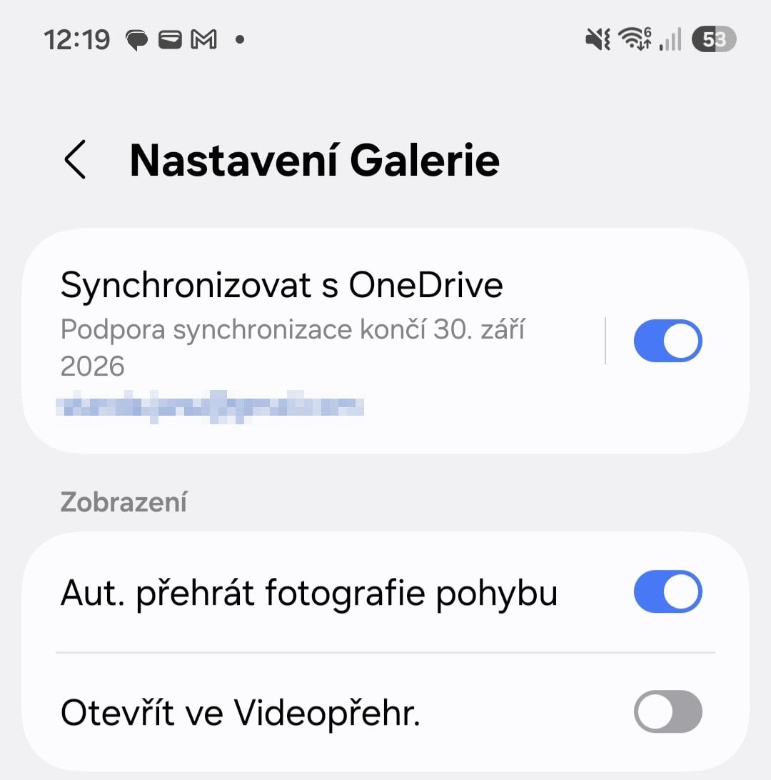 V Nastavení Galerie je zobrazeno upozornění na konec přímé synchronizace s OneDrive. Tamtéž se objeví možnost pro synchronizaci s Fotkami Google.