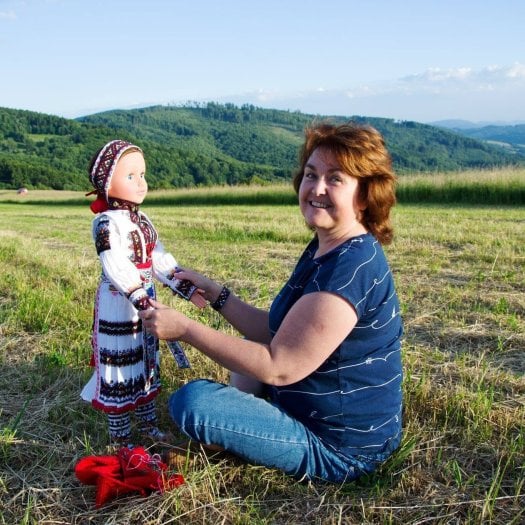Evženie Hillerová z Výšivka z Kopanic s panenkou