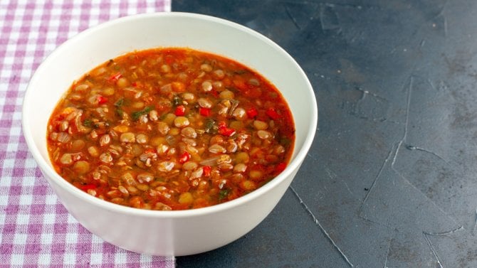 fazolová polévka z bílých fazolí