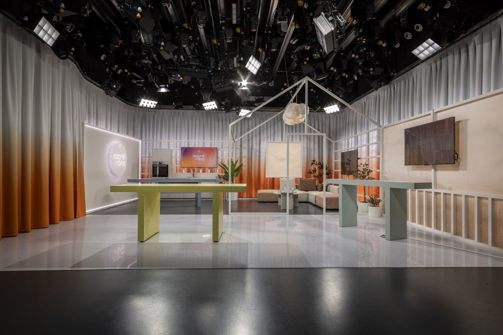 Studio a design pořadu Dobré ráno na ČT2 (leden 2026)