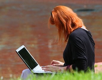 <p>Práce s počítačem ve špatné poloze rozhodně neprospívá páteři</p>