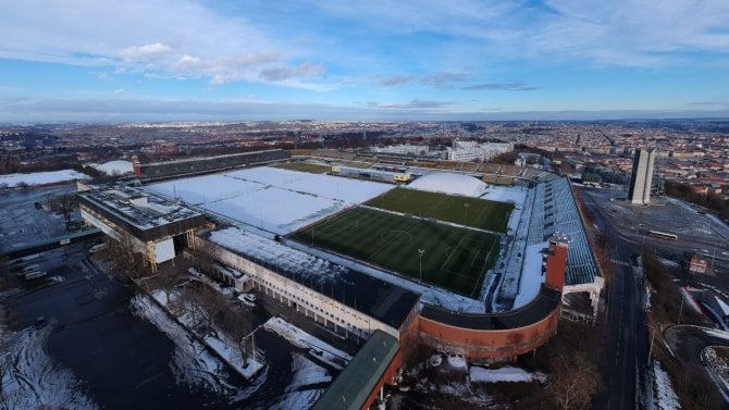 Strahovský stadion byl otevřen přesně přes 100 lety. Jeho rozloha z něj dodnes činí největší stavbu svého druhu na světě