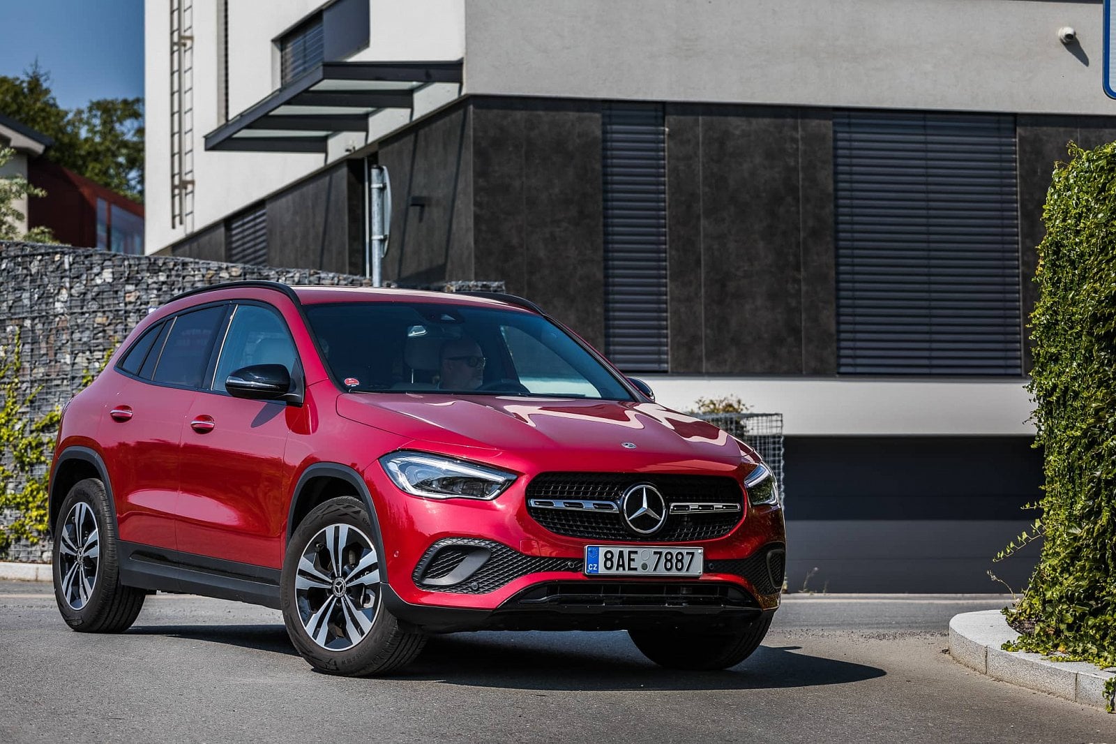 2020-10-mercedes-benz-gla-1.jpg