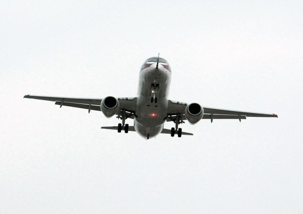 2013-07-suchoj-superjet-100-6.jpg