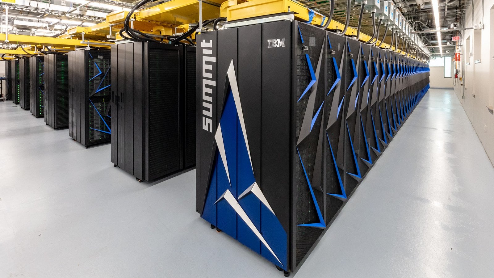 Superpočítač si při plném provozu řekne o 15 MW energie, datacentrum je ale schopno mu v případě potřeby poskytnout rovných 20 MW.