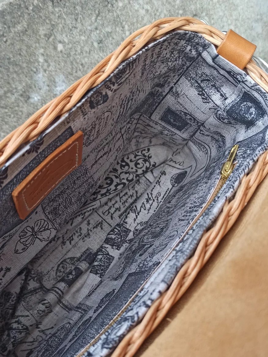 Pohled do vnitřku kabelky