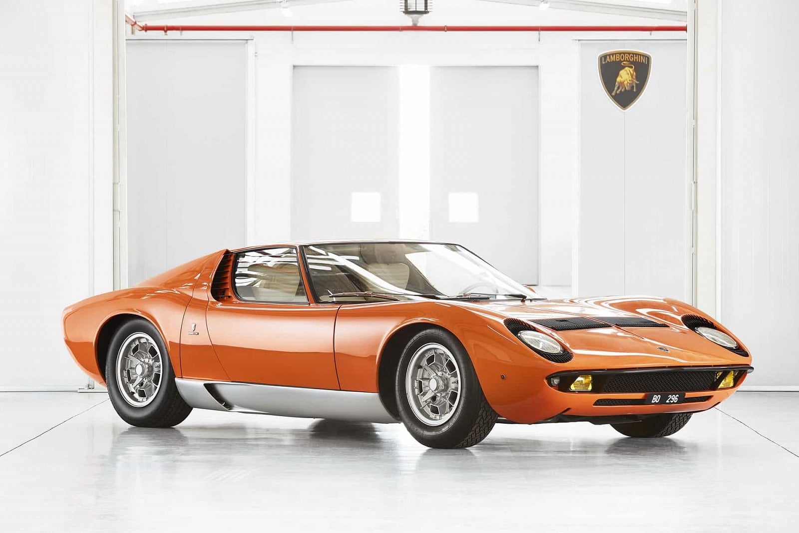 2019-05-lamborghini-miura_9.jpg