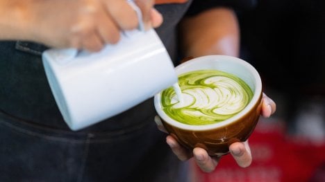 Kavárenská kultura jako tichý motor inovací. Netradičnímu žebříčku měst schopných nalákat technologické firmy vévodí Tokio, boduje i Praha