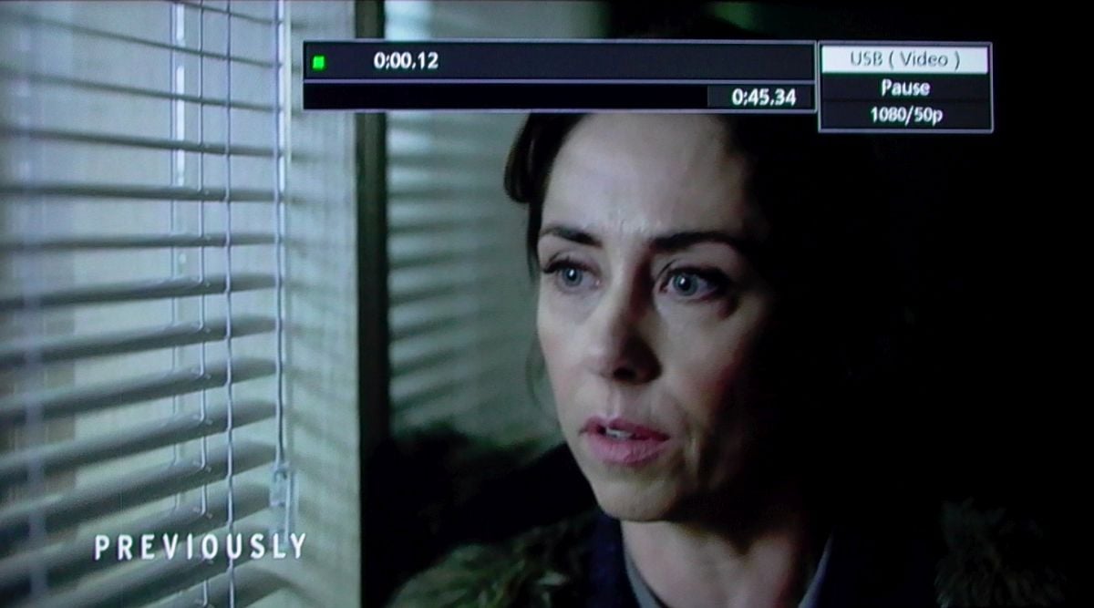 Jediné, co se vám u přehrávaného videa, ať už pochází z USB nebo diskové mechaniky, zobrazí...