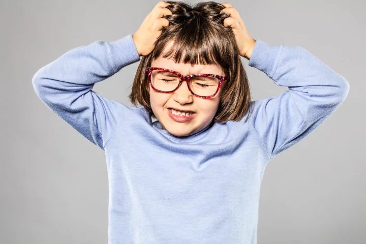 Proč je vší tolik? Příčiny nemají jednoznačné vysvětlení. Jeden z důvodů je vznik rezistence na současně používané insekticidy i organofosfáty. Jiný názor vysvětluje příčinu ve snížené ostražitosti.