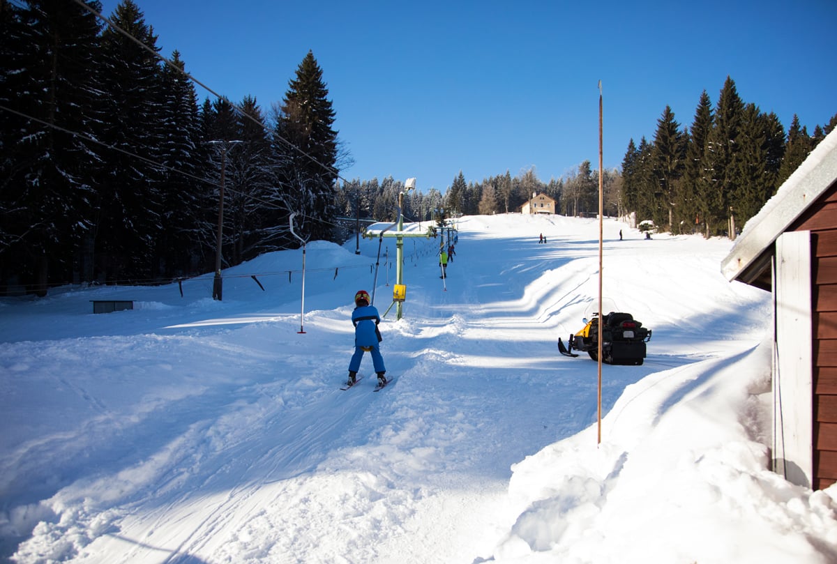 Krušnohorský skiareál Pernink Pod nádražím je vhodný pro rodiny.