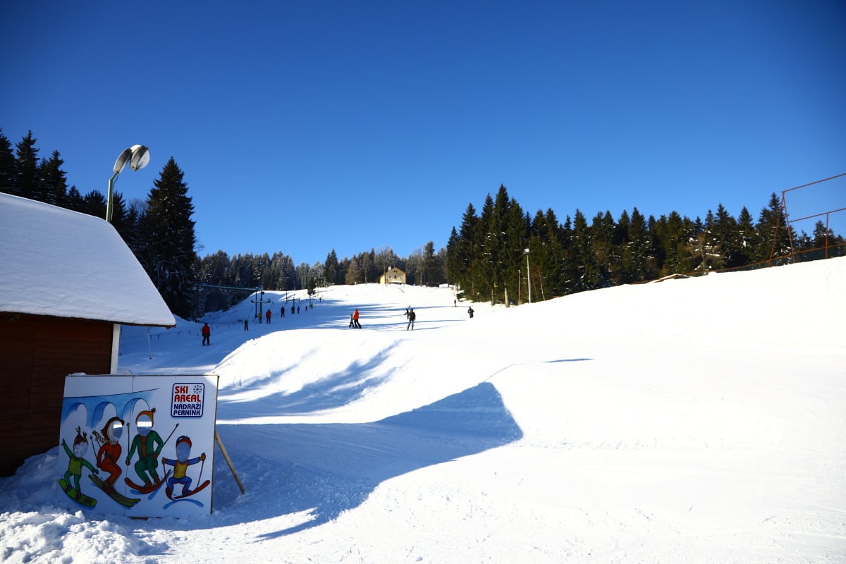 Krušnohorský skiareál Pernink Pod nádražím je vhodný pro rodiny.