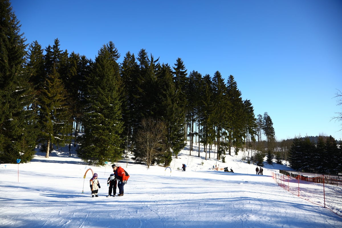 Krušnohorský skiareál Pernink Pod nádražím je vhodný pro rodiny.