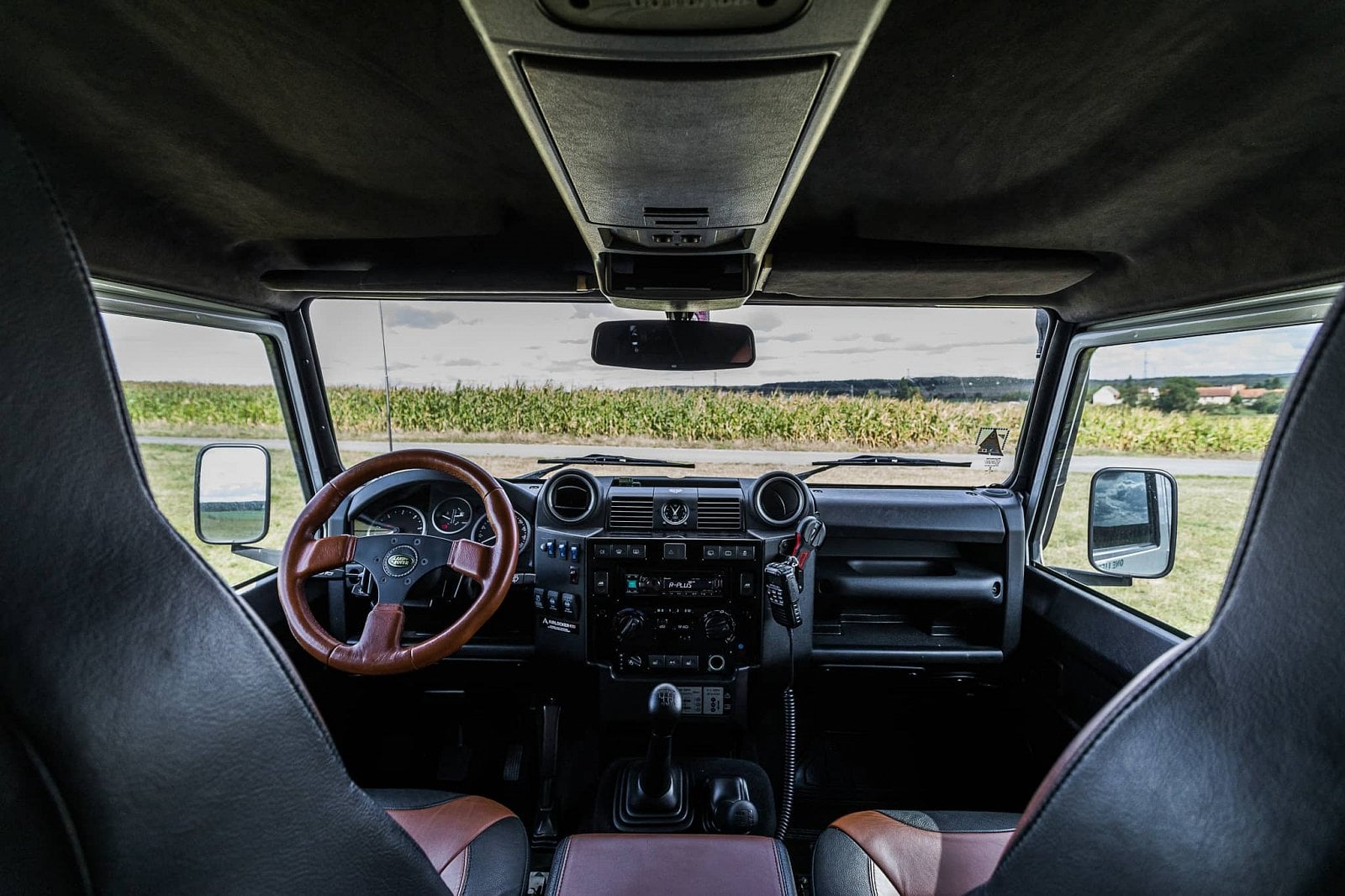 2020-10-lr-defender-a-predchudci-16.jpg