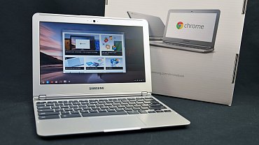 Chromebook je takový pěkný terminál do internetu. Uvnitř najdete vlastně jen webový prohlížeč a pár funkcí navíc, ale pro rychlé surfování webem nebo napsání mailu to bohatě stačí.