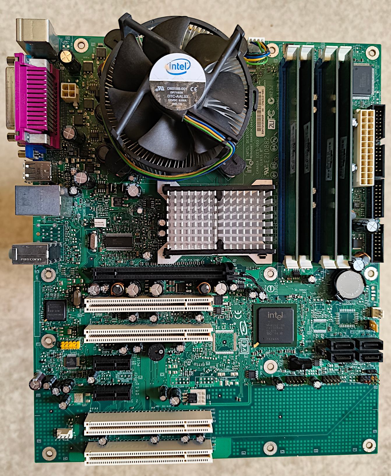 Intel Pentium 4 + Intel 945G + 4GB DDR2, z roku 2005