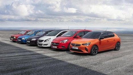 Náhledový obrázek - Od šicích strojů až k autům – Opel slaví 120 let