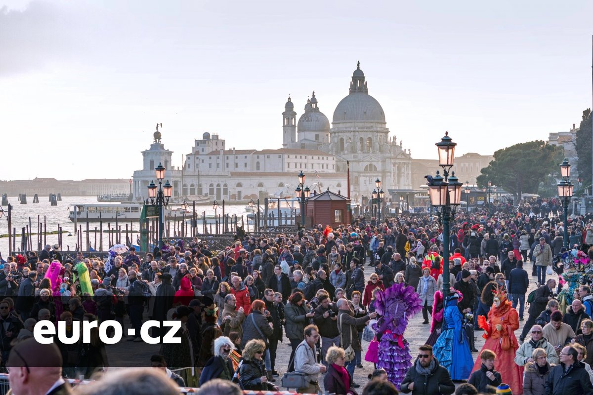 Jak bojovat s overturismem? Vlády musí začít lépe řídit celé odvětví cestovního ruchu, a hlavně tok návštěvníků, tvrdí odborníci