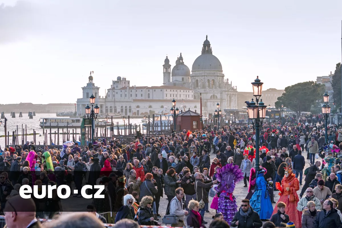 Jak bojovat s overturismem? Vlády musí začít lépe řídit celé odvětví cestovního ruchu, a hlavně tok návštěvníků, tvrdí odborníci