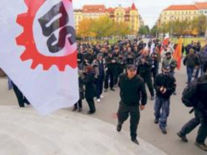 2012-11-prezident-povyc5a1oval-na-hradc49b-dc5afstojnc3adky-1.jp