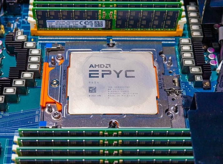 AMD Epyc 9654 v socketu SP5 zdroj ServeTheHome