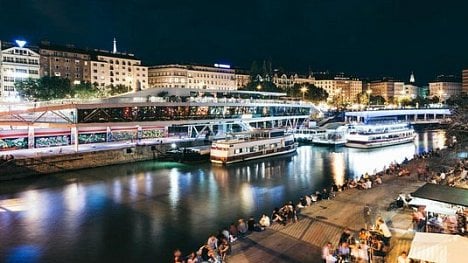 Náhledový obrázek - Pivní mafie na Dunaji: Vídeň trápí černý prodej piva na náplavce