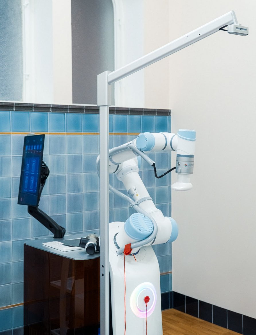 Robot-masér v Mariánských Lázních