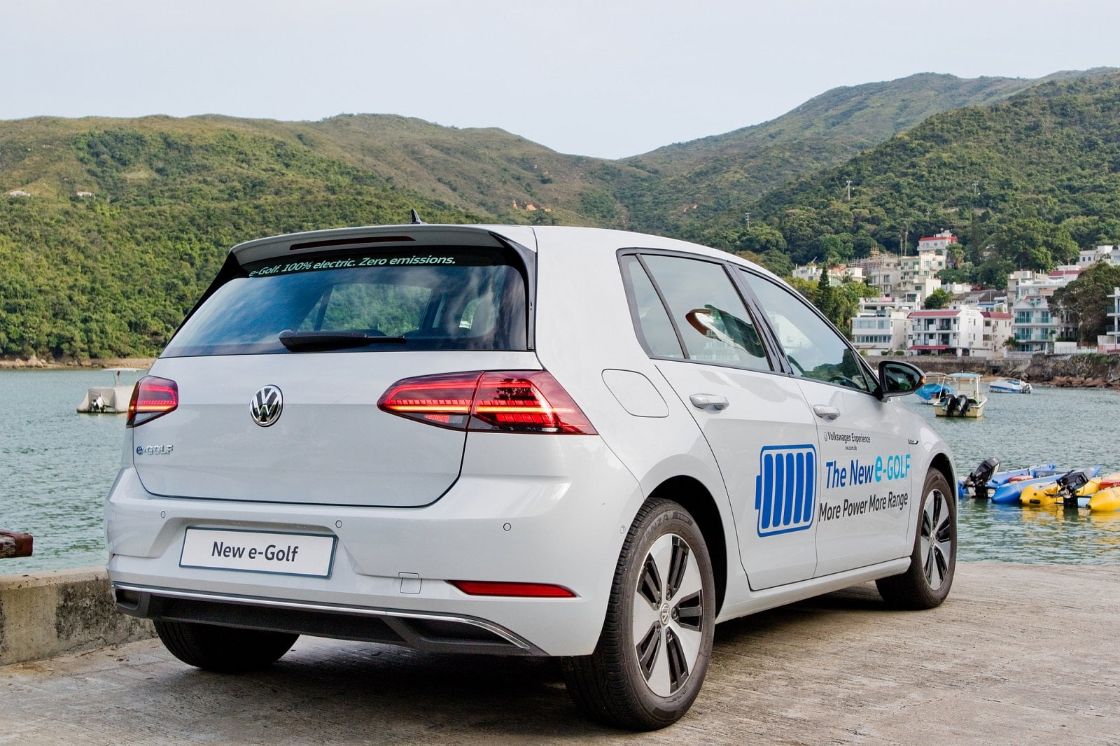Starší model s nižším dojezdem lze koupit v bazarech za cenu od 650 tisíc s najetými 50 tisíci kilometry.