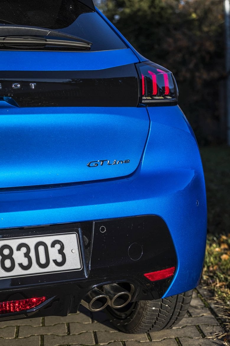2020-01-Peugeot208028.jpg