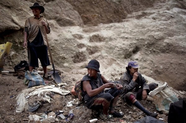 2016-10-chudc3a9-guatemalce-c5beivc3ad-kovovc3bd-odpad-ze-sklc3a