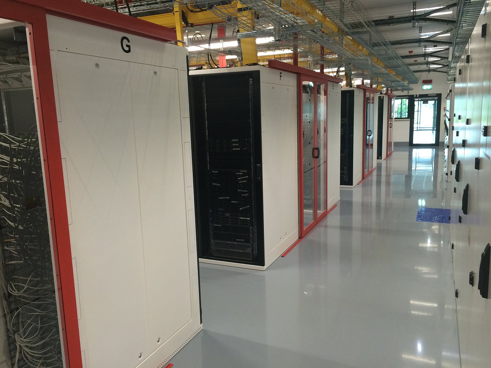 Aktuální pohled na sál číslo 1 včetně IT technologií.