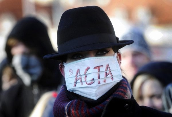 2014-05-protest-c48deskc3a9-pirc3a1tskc3a9-strany-proti-smlouvc4