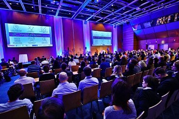 Přednáška Vesselina Popova na konferenci IAC 2018