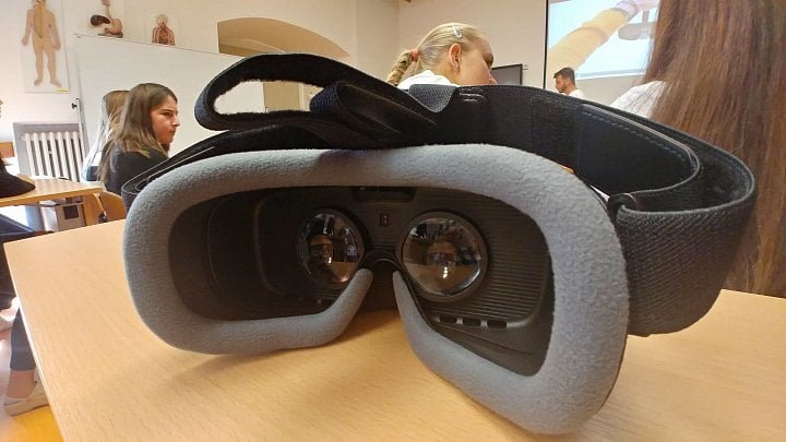 Soupravu tvoří Gear VR a Galaxy S8