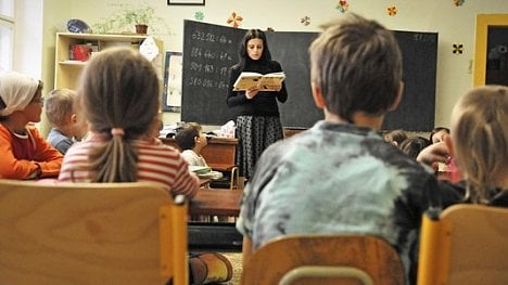 Náhledový obrázek - Platy učitelů by mohly růst procentně, ne o pevnou částku 2700 korun, uvedl Plaga