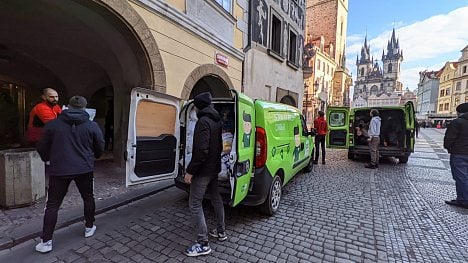 Náhledový obrázek - DoDo pomáhá humanitárním organizacím s logistikou. Do akce na podporu Ukrajiny a uprchlíků se zapojilo sto firemních kurýrů