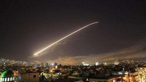 Náhledový obrázek - USA zaútočily v Sýrii za podpory Británie a Francie. Urážka Putina, zlobí se Rusové