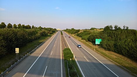 Cestovní náhrady 2026: vyšší tuzemské stravné a náhrady za km, menší za paliva