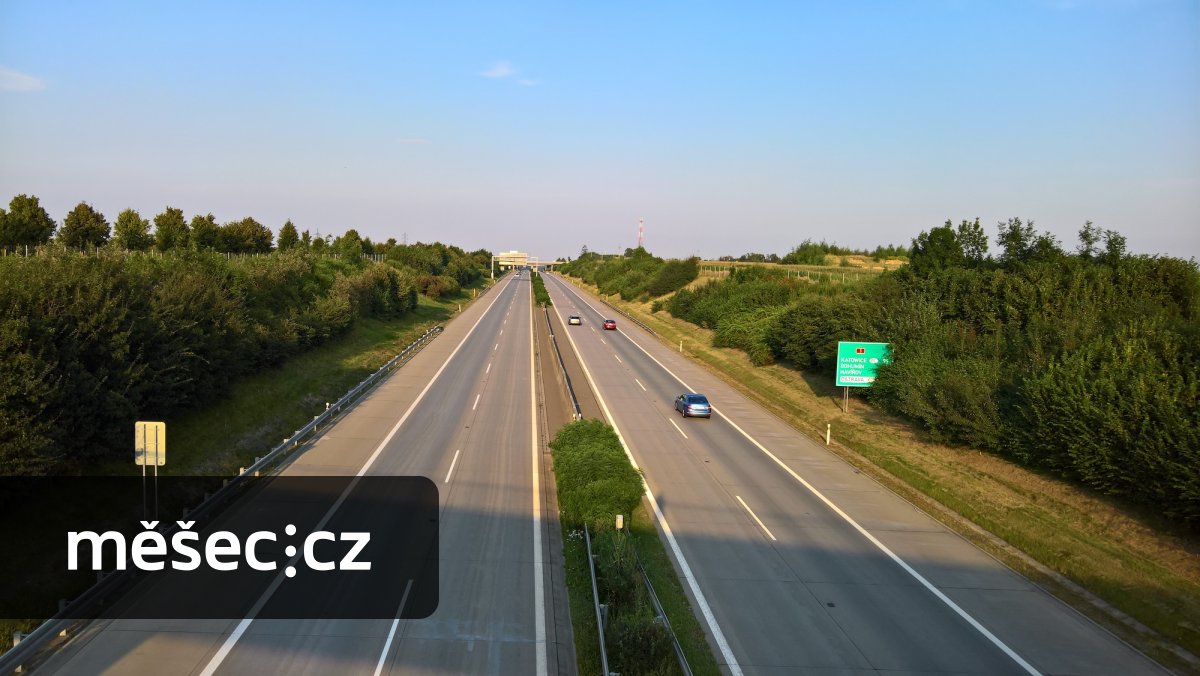 Cestovní náhrady 2026: vyšší tuzemské stravné a náhrady za km, menší za paliva