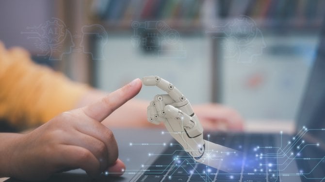 Děti by dle odborníků neměly používat doprovodné aplikace s AI. Považují je za „nepřijatelně rizikové“