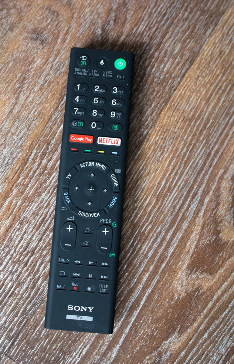 PlayStation 4 PRO, VR set a Sony Bravia 4K model KD49XD8305