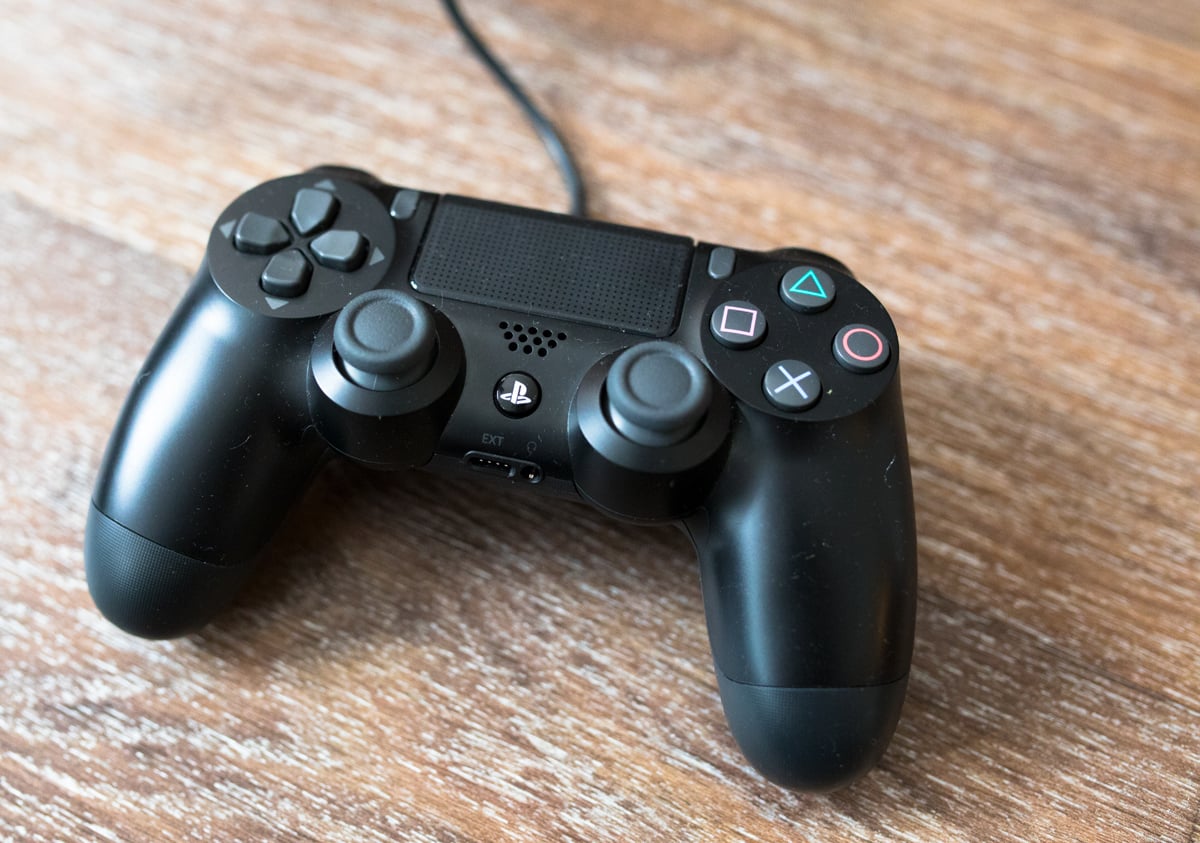 PlayStation 4 PRO, VR set a Sony Bravia 4K model KD49XD8305