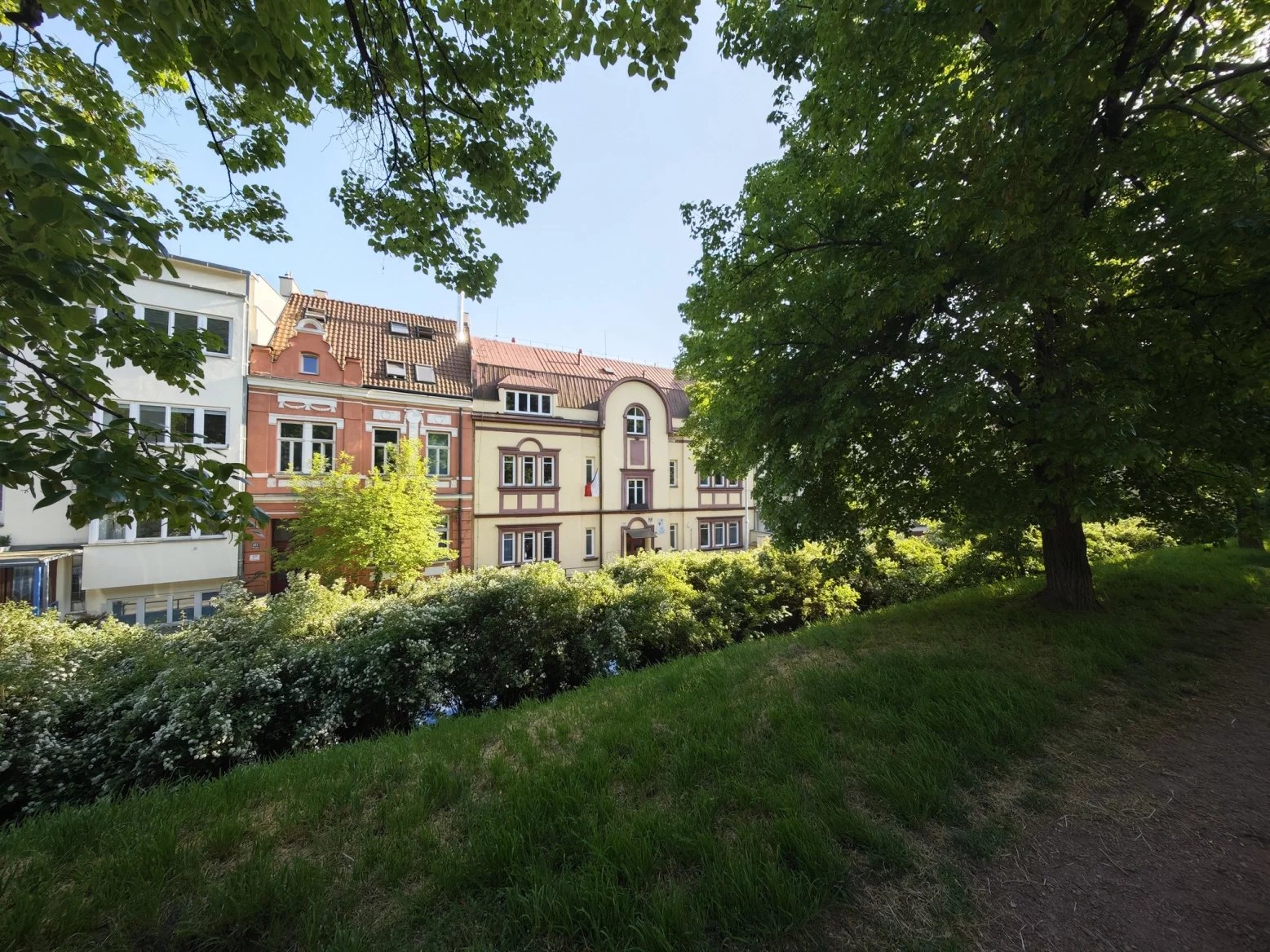 Ultraširokoúhlý 50Mpx fotoaparát