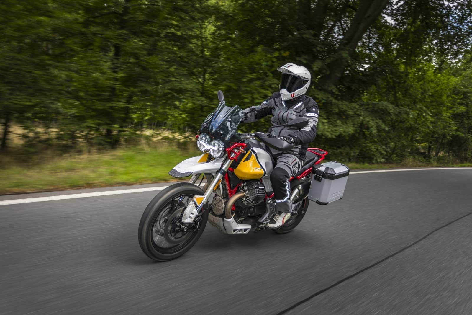 2020-03-MotoGuzziV85TT032.jpg