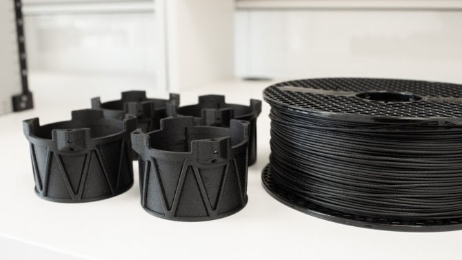 Průša ve spolupráci s českou TRL Space vyvinul materiál, který poletí do vesmíru. Koupit si jej můžete i vy